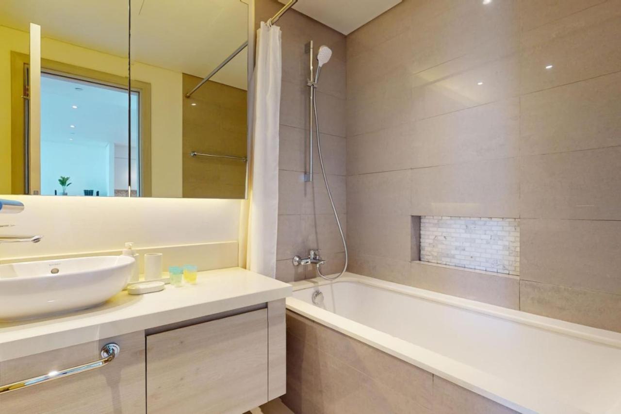 The Cove - Elegant One Bedroom Apartment Dubai